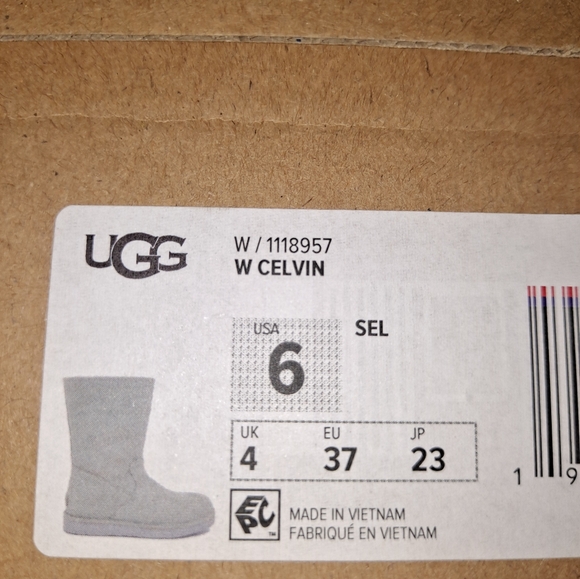Women's size 6 gray UGG boots - Picture 6 of 6